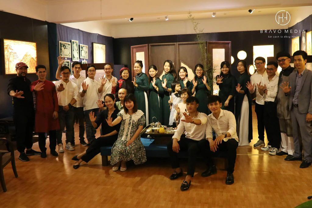 Chụp hình cổ kính tại Huế